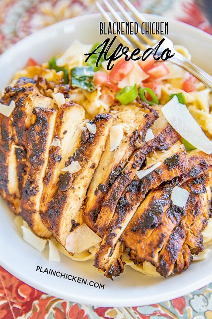 Blackened Chicken Alfredo Chicken Alfredo Instant Pot, Fettuccine Alfredo Sauce Recipe, Blackened Chicken Pasta, Blackened Chicken Alfredo, Garlic Alfredo Sauce, Chicken Marinate, Food Entrees, Blackened Chicken Recipe, Fettuccini Alfredo