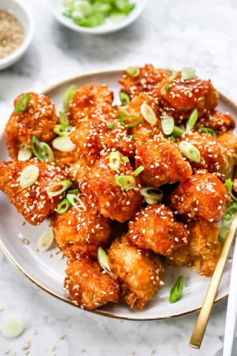 Cauliflower Wings Recipes, Sweet And Sour Cauliflower, Vegan Cauliflower Wings, Jessica In The Kitchen, Wings Recipes, Veggie Recipe, Spicy Cauliflower, Homemade Buffalo Sauce, Cauliflower Wings