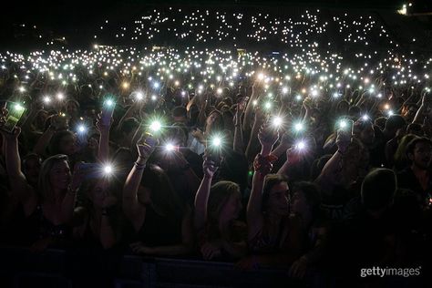 What concerts did you see this summer?⁠⠀ _⁠⠀ Camera lights from mobile phones are waved in the crowd as the band Izal performs in concert… Concert Crowd Aesthetic, Summer Camera, Wedding Music Band, Band Performance, Music Aesthetics, Camera Lights, Concert Crowd, Concert Lights, Phone Lighting