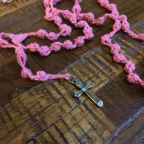 Crochet rosary free pattern Rosary Pattern, Crochet Rosary, Good Luck Necklace, Crochet Blog, Lucky Horseshoe, Hello Lovely, Crochet Cross, Leaf Jewelry, Rosary Beads