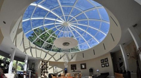 Skylight Home, Dome Skylight, Cafe Ceiling, Ceiling Decoration Ideas, Skylight Glass, محطة وقود, Home Lighting Ideas, Roof Dome, Tray Ceilings