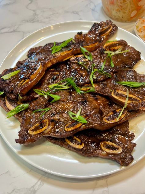 Popular Filipino Dishes, Homemade Filipino Food, Filipino Ribs Recipe, Filipino Bbq Recipes, Filipino Short Ribs, Filipino Ulam Ideas, Filipino Dinner Ideas, Filipino New Years Eve Food, Vietnamese Short Ribs Recipe