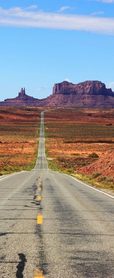 19 Most Beautiful Places in Utah (Photo: Highway into Monument Valley, Utah) Monument Valley Utah, Matka Natura, In The Middle Of Nowhere, Utah Usa, Middle Of Nowhere, Places In The World, Jolie Photo, Beautiful Places To Visit, Most Beautiful Places