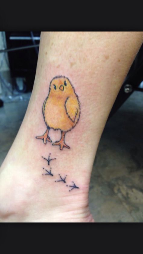 Chick and duck tattoo Baby Chick Tattoo, Chick Tattoo, Chicken Tattoo, Angel Bebe, Cactus Tattoo, Little Red Hen, Sunflower Tattoos, Baby Chickens, Baby Chick