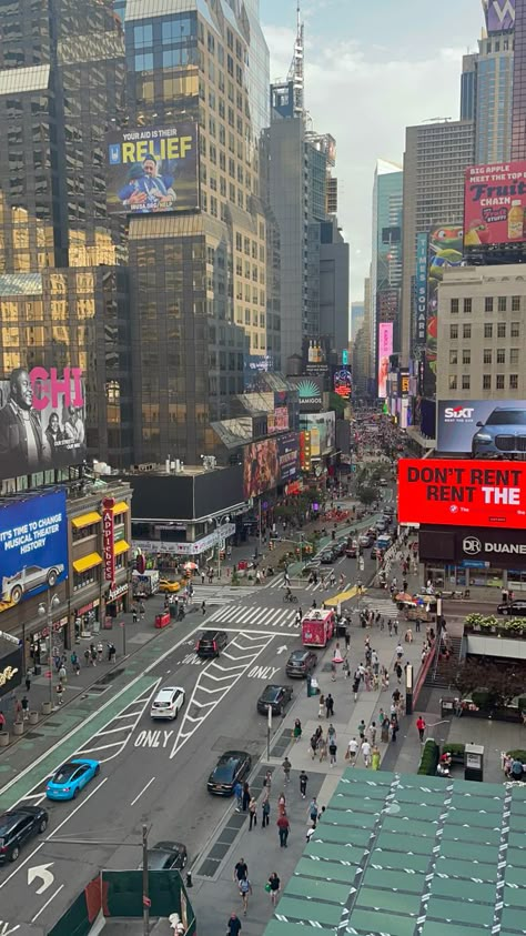 New York, Time square, big city aesthetic Big City Aesthetic Daytime, Big City Aesthetic, Spirit Phone, Man Vs Nature, City Life Aesthetic, Summer Vision, Big Building, York Aesthetic, Big Cities