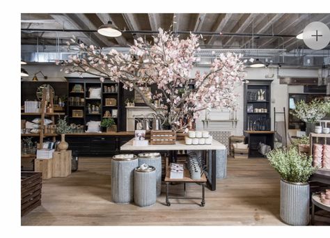 Silos Magnolia Market, Magnolia Home Decor, Magnolia Journal, Water Station, Magnolia Table, Spring Breakers, Magnolia Market, Market Displays, Blossom Tree