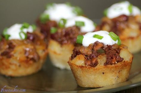 Dessert Chili, Chili Cupcakes, Mac And Cheese Cupcakes, Savory Cupcakes, Appetizer Dessert, Chili Cheese Fries, Savory Muffins, Muffin Tin Recipes, Savory Food