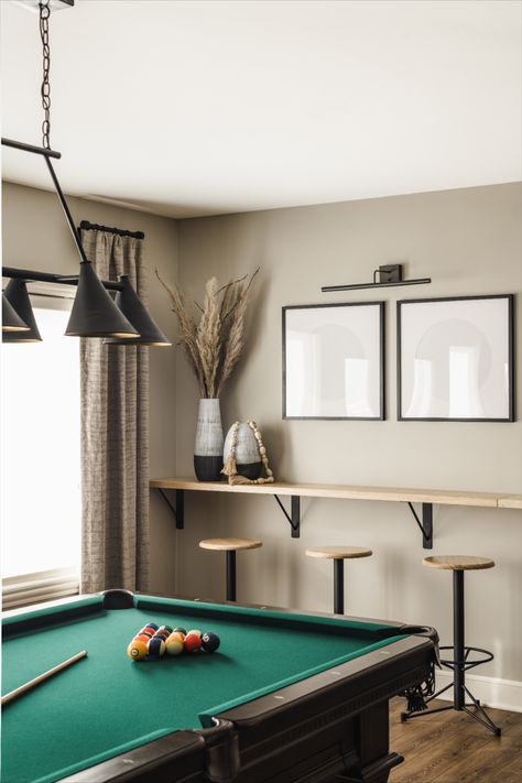 Game Room Ideas For Apartments, Bonus Room Ideas With Pool Table, Game Room Feature Wall, Round Table In Basement, Game Room With Poker Table, Beach House Game Room Ideas, Dining Game Room Combo, Small Basement With Pool Table, Pool Table Entry Room