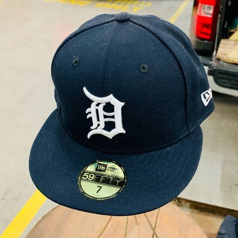 Usa-Made New Era Detroit Tigers On-Field Cap As Worn By The Actual Players. The Detroit Tigers Are An American Professional Baseball Team Based In Detroit. The Tigers Compete In Major League Baseball (Mlb) As A Member Of The American League (Al) Central Division. One Of The Al's Eight Charter Franchises, The Club Was Founded In Detroit As A Member Of The Minor League Western League In 1894 And Is The Only Western League Team Still In Its Original City. They Are Also The Oldest Continuous One Nam Yankees Fitted Hat, New Era Beanie, Yankee Fitted, Nba Basketball Teams, Houston Oilers, New Era Snapback, Minor League Baseball, New Era Hat, Washington Football