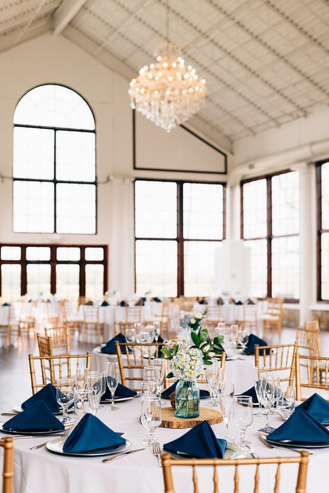 Beautiful navy blue wedding table setting perfect for fall weddings. | Image by TLIC Media | Wedding Photography & Videography Midnight Navy Wedding, Navy Blue White And Tan Wedding, Beige And Navy Blue Wedding Theme, Dark Blue Wedding Table Setting, Wedding Table Settings Navy Blue, Wedding Navy Decorations, Navy Blue Table Decorations, Navy Blue Napkins Wedding Table Settings, Navy Blue And Gold Reception Decor