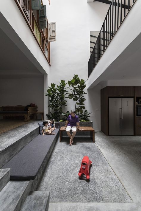 Singapore House Design, Singapore House Interior, Courtyard House Design, Terrace House Design, Singapore House, Timber Windows, Minimal House Design, Patio Interior, The Courtyard