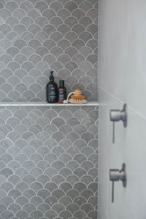 Long Jetty Renovation Ensuite Reveal - Kyal & Kara : Kyal & Kara Hexagon Tile Bathroom, Bilik Air, Fish Scale Tile, Beaumont Tiles, Bad Inspiration, Hus Inspiration, Hexagon Tiles, Shower Shelves, Bathroom Renos