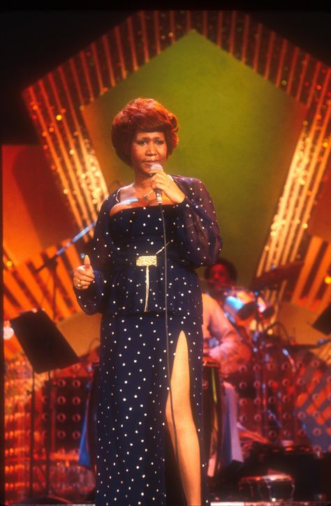 R.I.P. Aretha Franklin, Who Had Style to Match Her Soul Photos | W Magazine Aretha Franklin Performing, Aretha Franklin Fashion, Aretha Franklin Outfits, Aretha Franklin 60s, Iconic Music Photos, Aretha Franklin 70s, Soul Singer Aesthetic, Aretha Franklin Aesthetic, Soul Music Aesthetic