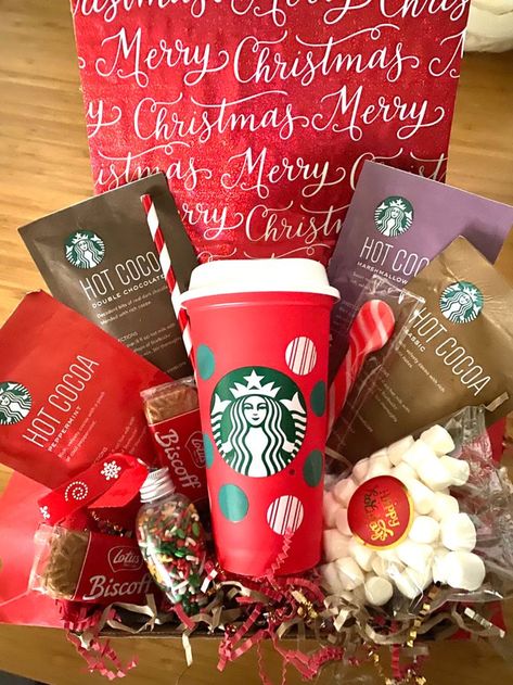 Hot Cocoa Basket Ideas Diy Christmas, Christmas Gift Bag Ideas For Women, Hot Chocolate Baskets Diy, Starbucks Christmas Gift Ideas, Hot Chocolate Basket Ideas, Christmas Basket Ideas For Friends, Hot Cocoa Basket Ideas, Secret Santa Gift Ideas For Women, Hot Chocolate Packets Gift Ideas