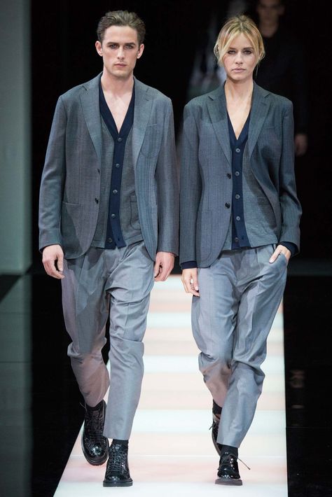 Giorgio Armani Fall 2015 Menswear Fashion Show Fashion Gender Neutral, Androgynous Fashion Women, Gender Neutral Outfits, Gender Neutral Fashion, Armani Fashion, Gender Fluid Fashion, Bruce Jenner, Genderless Fashion, Gender Neutral Clothes