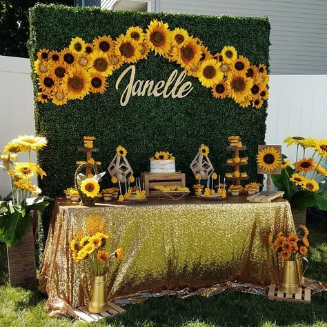 🌻 Sunflower🌻 Bridal Shower Dessert Table & Grass Wall Set up by yours Truly🌻 Grass Wall Rental Bridal Shower Desserts Table, Sunflower Birthday Parties, Hiasan Perkahwinan, Backyard Party Decorations, Bridal Shower Desserts, Sunflower Party, Sunflower Baby Showers, Sunflower Bridal Shower, Bridal Sunflowers