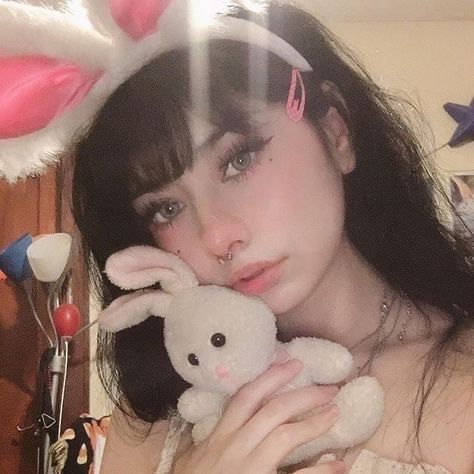 Bunny Ears Headband, Flipagram Instagram, Alternative Makeup, Edgy Makeup, Cute Makeup Looks, Mia 3, Grunge Girl, Goth Aesthetic, Bunny Ears