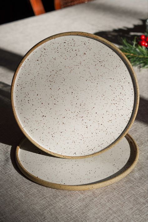 Speckled Ceramic Plates, Aesthetic Ceramic Plate, Ceramic Plates Aesthetic, Ceramics Plate Ideas, Wheel Thrown Plates, Speckled Clay Pottery, Ceramic Plate Ideas, Ceramica Gres Ideas, Speckled Ceramics