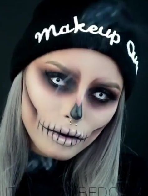 Makeup Hallowen Schminke, Nem Halloween Makeup, Scary Halloween Makeup Ideas, Halloween Skeleton Makeup, Halloween Smink, Carnaval Make-up, Maquillage Halloween Simple, Scary Halloween Makeup, Veselý Halloween