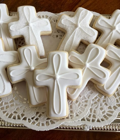 First Communion cookies First Communion Cookies, Cookies Summer, Communion Cookies, Decoration Communion, Comunion Cake, Cross Cookies, Baptism Cookies, Holy Communion Cakes, Confirmation Party