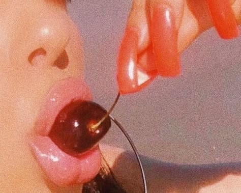 Photowall Ideas, Boujee Aesthetic, Foto Poses, 90s Aesthetic, Mountain Dew, 인물 사진, Red Aesthetic, Retro Aesthetic, Aesthetic Vintage