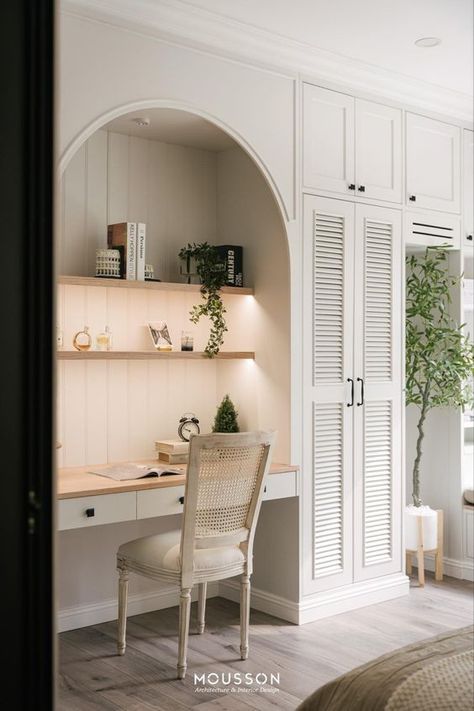 Desk In Wall Built Ins, Pantry Table Design, Built In Desk With Bookshelves, Room With Bookshelves Aesthetic, Hidden Desk In Bedroom, Study With Wardrobe, Dressing Room Office, Detail Arsitektur, Dressing Table Design