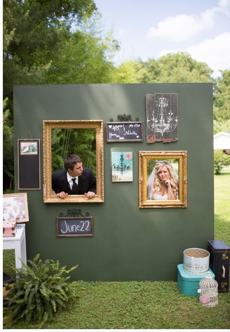 Photo wall :) wedding Photo Booth Outdoor Wedding, Outside Photo Booth Ideas, Marriage Photo Booth Ideas, Fun Photobooth Backdrop, Photo Point Wedding, Wedding Photos Booth Ideas, Outdoor Photo Booth Ideas For Parties, Photo Spot For Wedding, Cool Photobooth Ideas