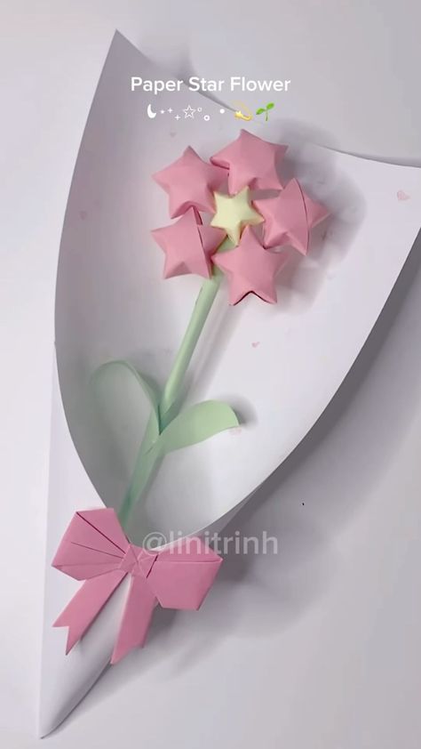 Paper craft for beginners - paper flower - modern day art - aesthetic vibes Easy Birthday Gifts Diy, How To Make Paper Flowers Easy Simple, Origami Easy Crafts, Birthday Paper Gift Ideas, Cute Origami Easy, Flower Papercraft, Star Gift Ideas, Holiday Handprint Art, Turkey Crafts For Preschool