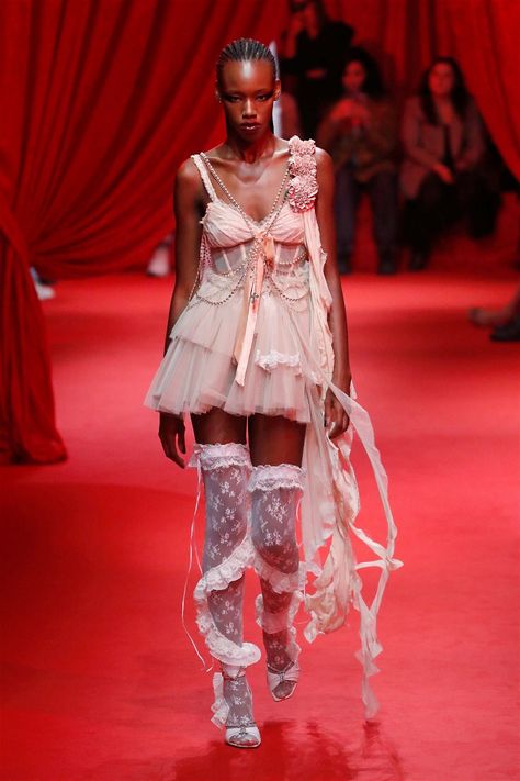 Aniye Records Ready To Wear Spring Summer 2023 Milan – NOWFASHION Aniye Records, Ethereal Fashion, Ballet Inspired Fashion, Runway Fashion Couture, Runway Outfits, Fashion Vibes, Diy Clothes Design, Spring Summer 2023, Women Outfit