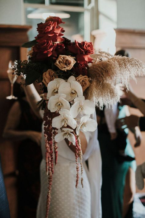 This gorgeous dark and moody wedding in Australia is bursting with crimson red roses and lots of laughter. Set in a the historical Guildhall event space this wedding is the party of the century! Punk Wedding Bouquet, Gatsby Aesthetic, Wedding Installation, Florist Inspiration, Moody Florals, Colour Wedding, Winter Wedding Flowers, Spring Wedding Flowers, Wedding Flowers Summer