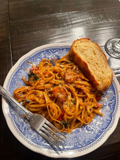 dinner, garlic shrimp pasta with bread and wine Garlic Bread And Pasta, Pasta And Garlic Bread, Creamy Garlic Shrimp Pasta, Creamy Garlic Shrimp, Pasta For Dinner, Bread And Wine, Garlic Shrimp Pasta, Yummy Pasta, Healthy Food Dishes