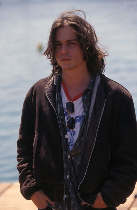 Johnny Depp Long Hair, Johnny Depp And Winona, جوني ديب, Vintage Outfits Men, Johnny Depp Style, Young Johnny Depp, Johnny Depp Pictures, Vogue France, Sweeney Todd