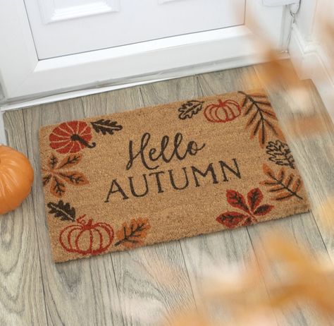 Autumn Door Mat, Diy Fall Rug, Autumn House Decorations, Cute Doormat Ideas, Fall Diy Doormat, Autumn Rugs, Doormat Painting, Autumn Decorations Indoor, Autumn Text