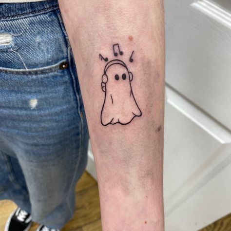 Ghost Music Tattoo, Ghost Listening To Music Tattoo, Ghost With Headphones Tattoo, Music Microphone Tattoo, Movie Quote Tattoos, Phoebe Bridgers Ghost, Matching Ghost Tattoos, Tattoo Kiss, Small Music Tattoos