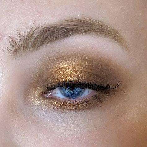 Gold Eyeshadow For Blue Eyes, Gold Makeup For Blue Eyes, Gold Makeup Blue Eyes, Gold Eyeshadow Blue Eyes, Blue Gold Eyes, Eyeshadow Blue Eyes, 2024 Predictions, Makeup Looks Blue Eyes, Makeup Blue Eyes