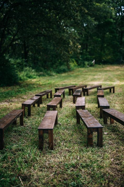 Diy Wedding Benches, Wedding Benches, Outdoor Wedding Seating, Wedding Bench, Diy Farm Wedding, Fashion For Teens, Small Outdoor Wedding, Lilac Wedding Bouquet, Diy Outdoor Weddings