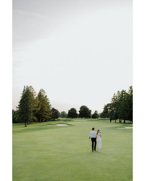 One of Rebecca and Ben’s favourite things to do together is play golf, so it was only suitable that we incorporated it into their engagement session! And at the golf course that both her grandfather and now her father have been members at 🫶🏼 Hair and makeup by the loveliest @taylorswitzermakeup Golf Course Family Pictures, Golf Course Engagement Photoshoot, Golf Course Couple Photoshoot, Golf Course Engagement Photos, Golf Engagement Photos, Hops Wedding, Things To Do Together, Photoshoot Moodboard, Christmas Family Photoshoot