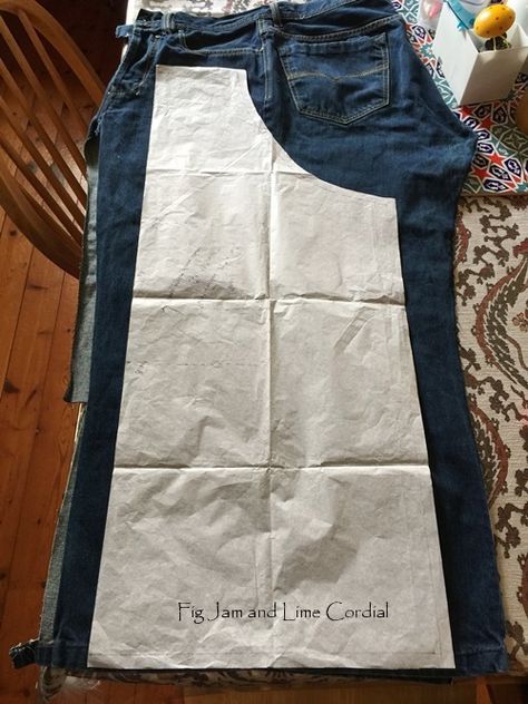 Apron Made From Jeans, Aprons From Jeans, Jeans Pockets Ideas, Simple Apron Pattern, Apron From Jeans, Make An Apron, Återvinna Jeans, Apron Pattern Free, Jeans Refashion