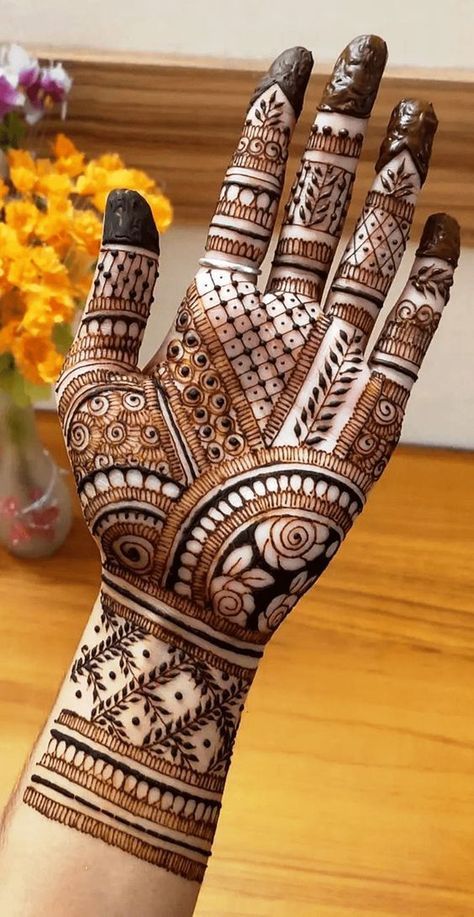 Eid Henna Designs, Henna Designs Simple, Hand Henna Designs, Front Mehndi Design, Leg Henna, Simple Mehendi Designs, Tato Henna, मेहंदी डिजाइन, Eid Henna