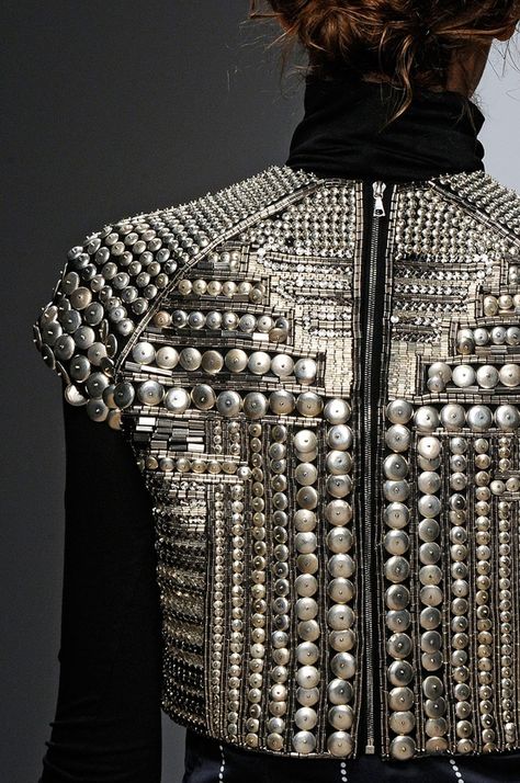 Holly Fulton Cyberpunk Hair, Holly Fulton, Detail Couture, Beading Inspiration, 파티 드레스, Futuristic Style, Studded Jacket, Paris Mode, Disco Balls