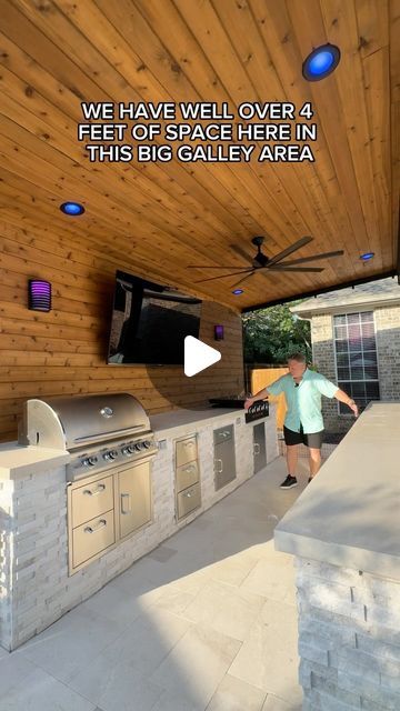 Buildometry on Instagram: "Absolutely loving this outdoor kitchen! 👏👏 

#design #patio #backyard #construction #outdoorliving #outdoorkitchen" Outdoor Kitchen Patio Ideas Backyards, Built In Bbq Ideas Outdoor Barbeque, Outside Grill Ideas, Outside Bbq Area Ideas, Grill Areas Outdoor Diy, Outdoor Kitchen Pool Area, Outdoor Kitchen Ideas Covered, Bbq Area Ideas Outdoor, Backyard Bbq Area