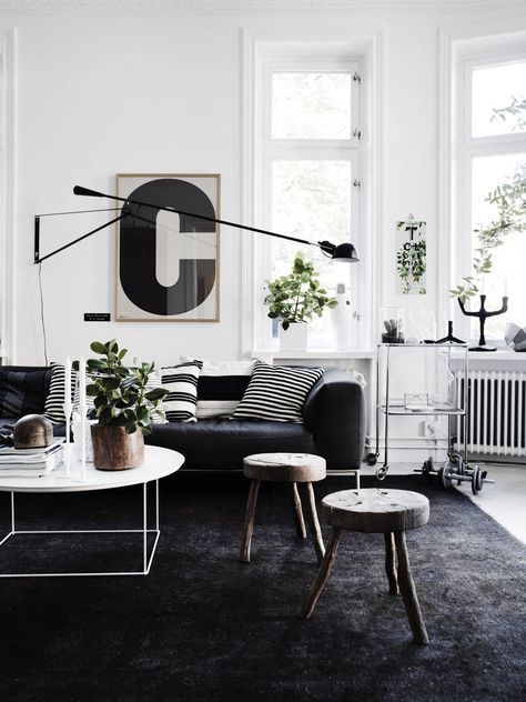 Monochrome is nothing to fear- blacks and greys are perfect for a modern city look!// In need of a detox? 10% off using our discount code 'Pinterest10' at www.ThinTea.com.au Black Carpet Living Room, Black Carpet Bedroom, White Wall Bedroom, Scandinavian Design Living Room, Dark Carpet, Ideas Hogar, Inspire Me Home Decor, Salon Interior Design, Living Room Scandinavian