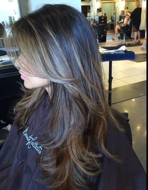 Cabelo Ombre Hair, Brown Hair Inspo, Hairstyles For Layered Hair, Brown Hair Balayage, Peinados Fáciles Para Cabello Corto, Haircuts Straight Hair, Long Layered Hair, Haircuts For Long Hair, Hair Inspiration Color