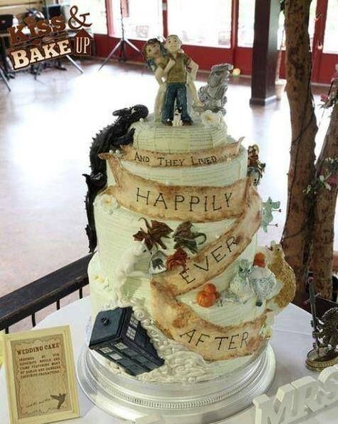 Nerd Wedding Cake, Geek Wedding Cake, Doctor Who Wedding, Nerd Wedding, Geeky Wedding, Nerdy Wedding, Geek Wedding, Let Them Eat Cake, Beautiful Cakes