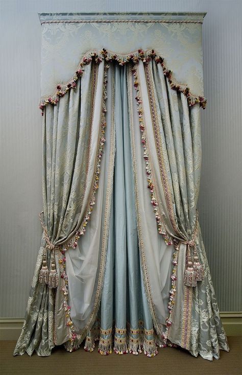 Luxury Drapery, Wallpaper Lighting, Swags And Tails, Victorian Curtains, Classic Curtains, Unique Curtains, Drapery Designs, Decorative Curtains, Plain Curtains