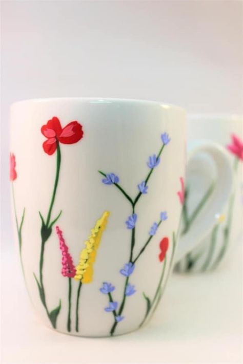 45 Beautiful Pottery Painting Ideas For Beginners – Artistic Haven Cups Painting Ideas, Paint A Pot Ideas Mug, Mug Paint Ideas, Coffee Cup Painting Ideas, Ceramic Painting Flowers, Drawing On Mugs, Clay Cafe Painting Ideas, Pottery Painting Flowers, Mug Drawing Ideas