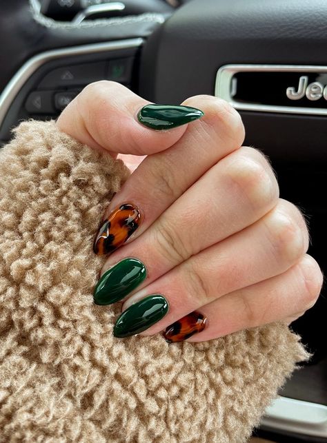 Dark Green Nails, Her Nails, Brown Fall, Nails 2021, Dark Nails, Nails Fall, Cat Kuku, Dream Nails, Funky Nails