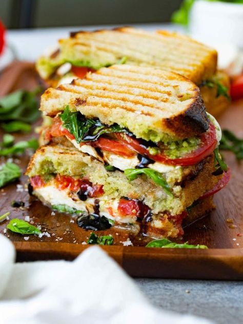 This balsamic glazed caprese panini is packed with the flavor of fresh tomatoes, arugula and fresh mozzarella. The best sandwich ever!! #sandwiches#caprese#fresh#panini Healthy Caprese, Caprese Sandwich Recipe, Caprese Sandwich, Oh Sweet Basil, Healthy Food Habits, Meatless Recipes, Cheap Healthy Meals, Healthy Meals To Cook, Sweet Basil