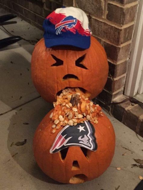 Buffalo Bills Pumpkin Carving, Buffalo Bills Pumpkin, Halloween Jackolantern, Fun Diy Halloween Decorations, Pumpkin Cravings, Fall Harvest Party, Bill Belichick, Harvest Party, Patriots Football