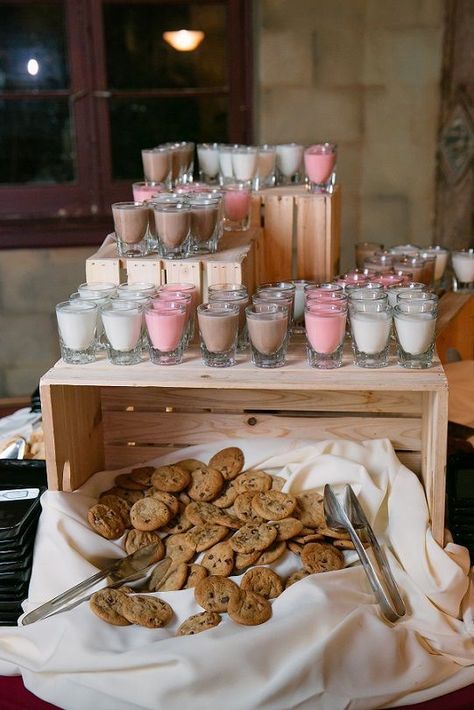 Katering Pernikahan, Ideas Para Catering, Buffet Dessert, Rustic Wedding Decorations, Cookie Bar, Baltimore Wedding, Milk Bar, Milk N Cookies, Think Food